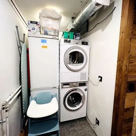 Dans De Luxe